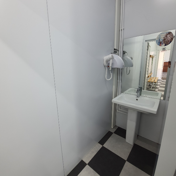 Удобства — фен и раковина